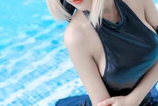 看完Kitkat Cosplay的阿尔托莉雅Alter泳装套图分享，你也会想买泳裤了！